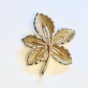 Sarah Coventry Leaf Brooch